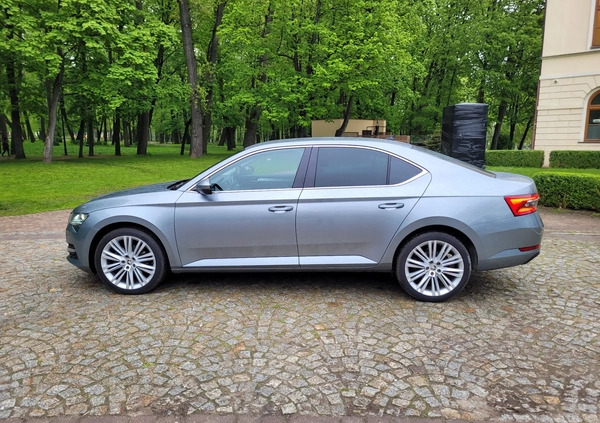 Skoda Superb cena 94000 przebieg: 166000, rok produkcji 2020 z Wałcz małe 497